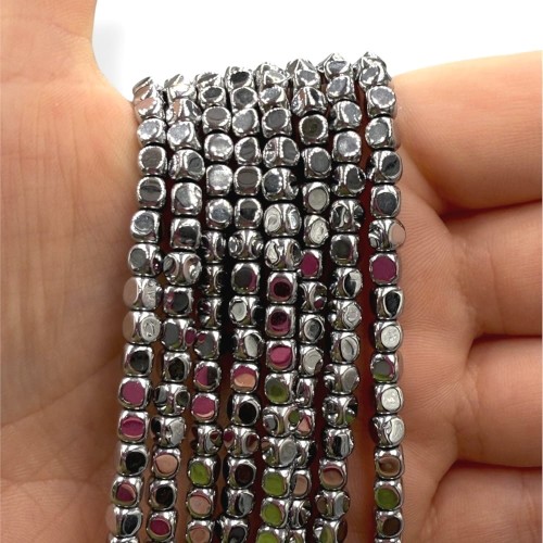 Hematyt Kostka / kolor srebrny / ok. 4x4mm