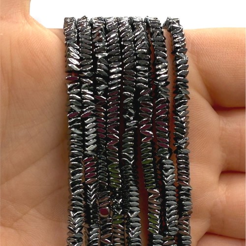 Hematyt poduszka / kolor czarny / ok. 3x1mm