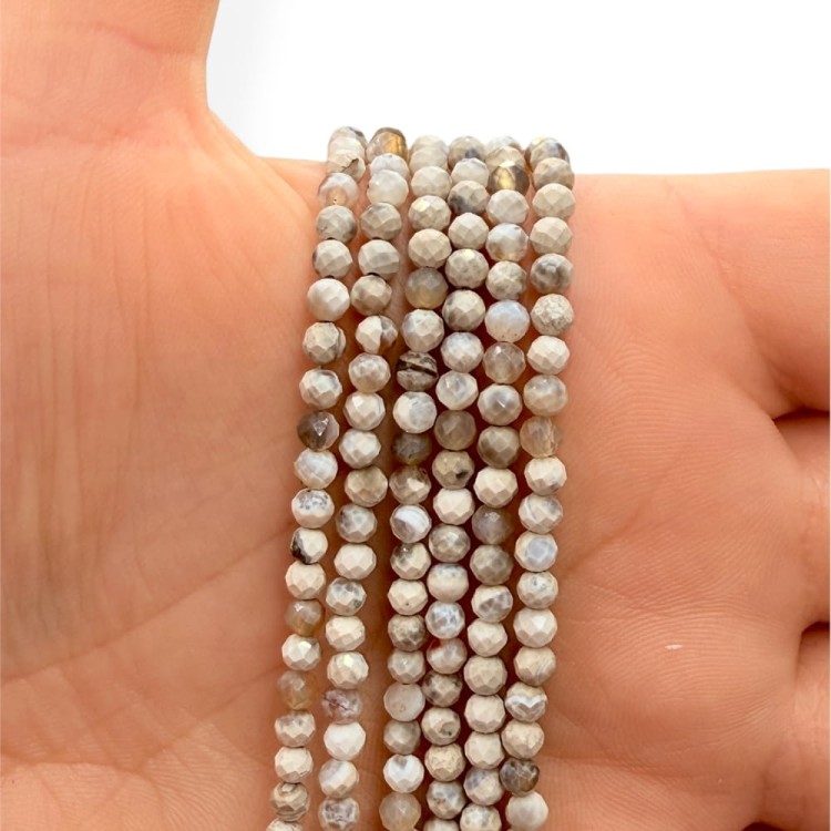 Agat Ognisty Biały / kulka fasetowana / ok. 3mm