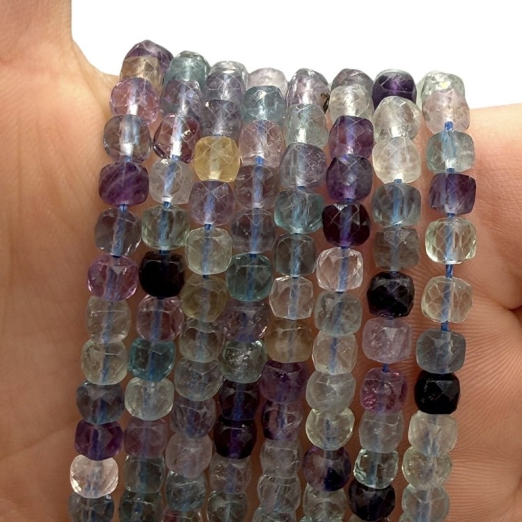 Fluoryt / kostka fasetowana / ok. 4x4mm