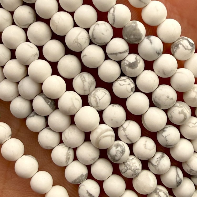 Howlit / kulka gładka matowa / ok. 4mm