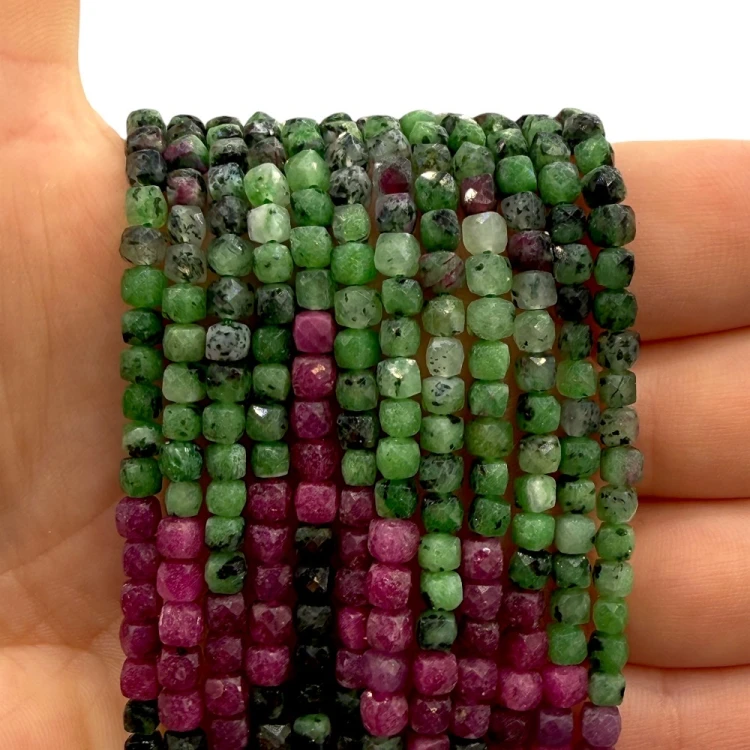 Zoisyt z Rubinem / kostka fasetowana / ok. 4x4mm