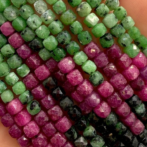 Zoisyt z Rubinem / kostka fasetowana / ok. 4x4mm