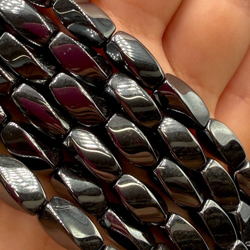 Hematyt Prostopadłościan skręcony / kolor czarny / ok. 6x12mm