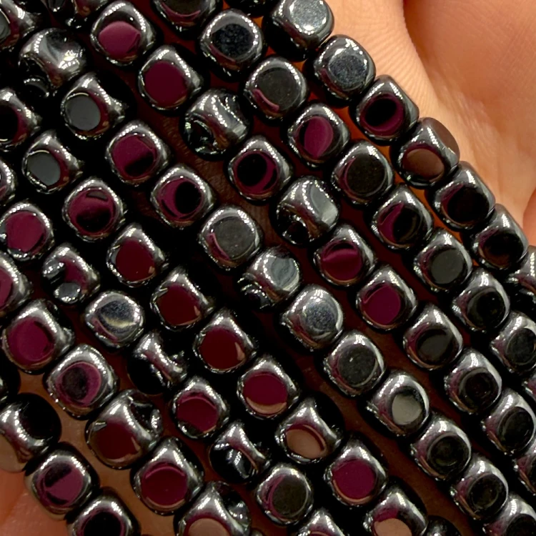 Hematyt Kostka / kolor czarny / ok. 4x4mm