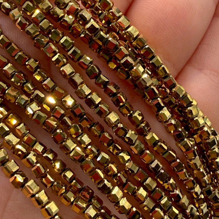 Hematyt Kostka / kolor ciepłe złoto / ok. 2,5x2,5mm