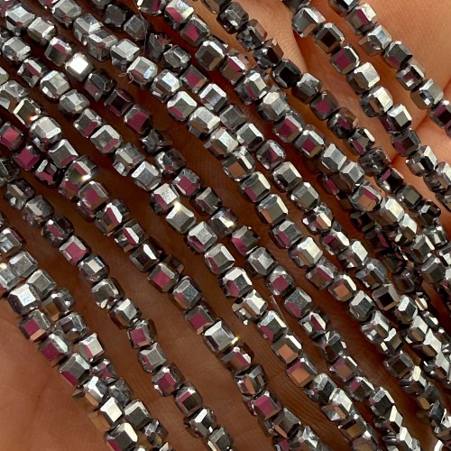 Hematyt Kostka / kolor srebrny / ok. 2,5x2,5mm