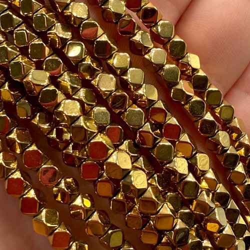 Hematyt Kostka, Ściete Rogi / kolor ciepłe złoto / ok. 4x4mm