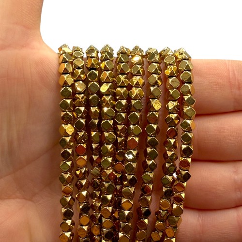 Hematyt Kostka, Ściete Rogi / kolor ciepłe złoto / ok. 4x4mm