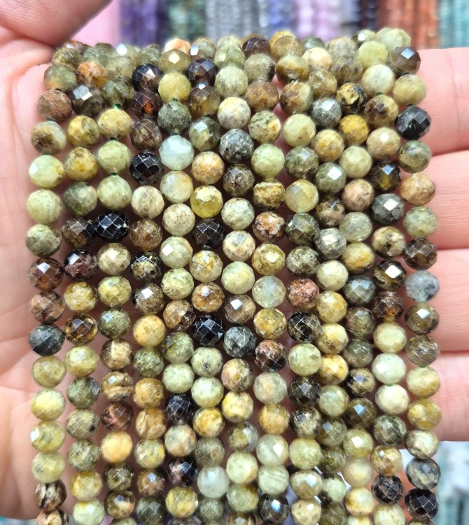 Granat Zielony / kulka fasetowana / ok. 6mm