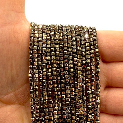 Piryt / kostka fasetowana / ok. 3x3mm