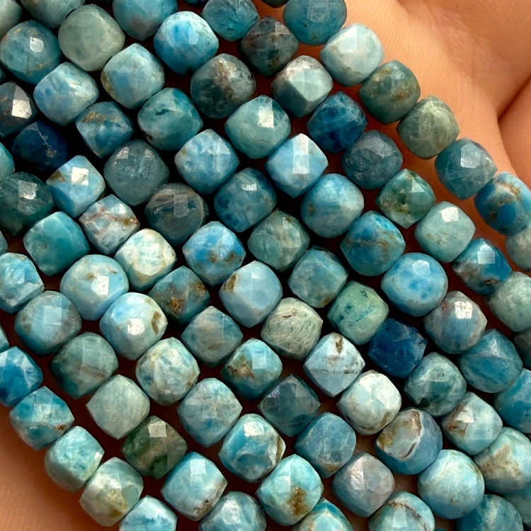 Apatyt / kostka fasetowana / ok. 4x4mm