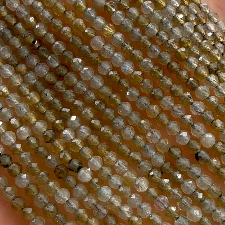 Labradoryt Zielony / kulka fasetowana / ok. 2mm