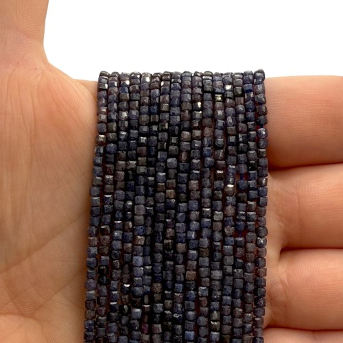 Szafir / kostka fasetowana / ok. 2x2mm