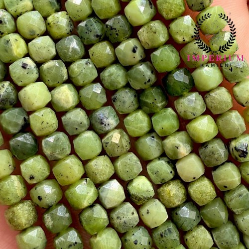 Jadeit Kanadyjski / kostka fasetowana / ok. 4x4mm