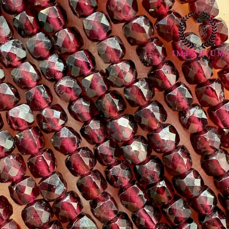 Granat / kostka fasetowana / ok. 4x4mm