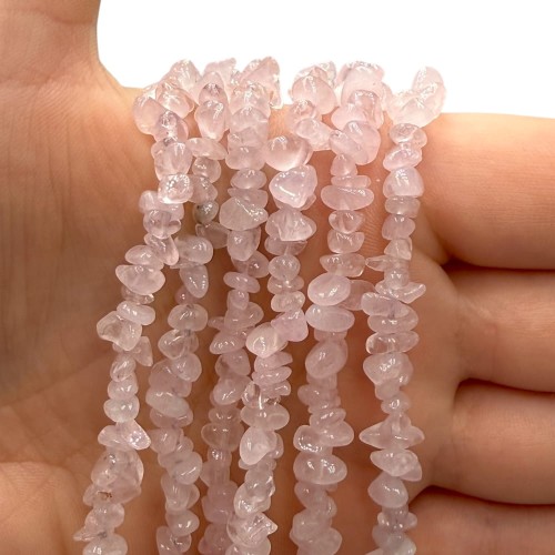 Kwarc Różowy / sieczka - 80 cm gładka / ok. 3x5mm