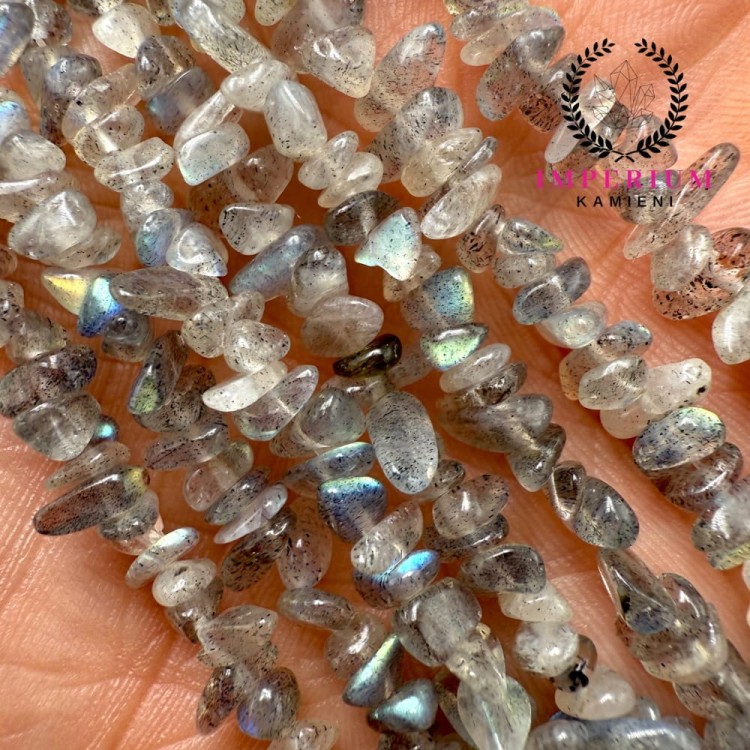 Labradoryt jasny / sieczka - 80 cm gładka / ok. 3x5mm