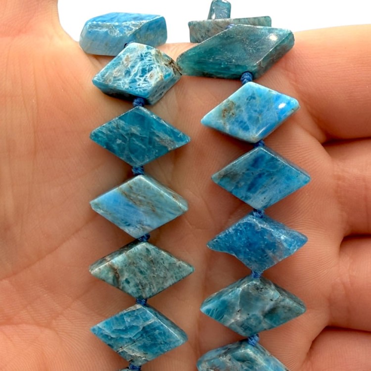 Apatyt / romb / ok. 17x10x5mm