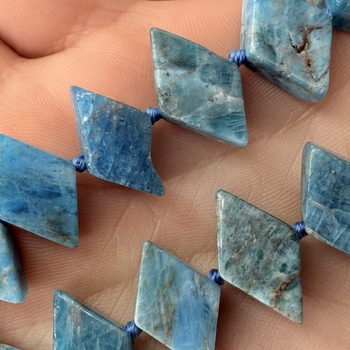 Apatyt / romb / ok. 17x10x5mm