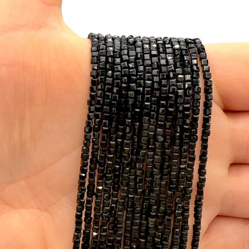 Turmalin Czarny / kostka fasetowana / ok. 2x2mm