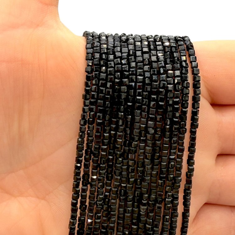 Turmalin Czarny / kostka fasetowana / ok. 2x2mm