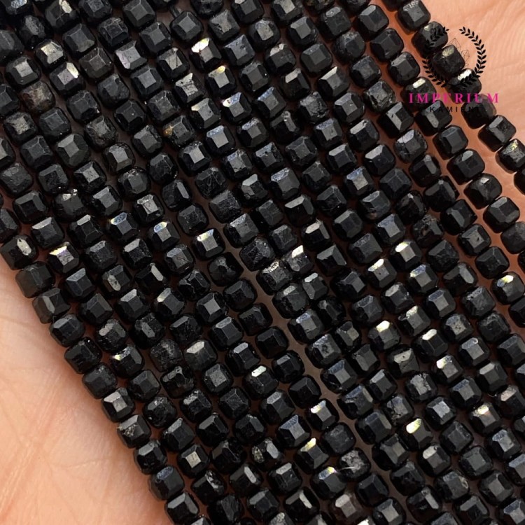 Turmalin Czarny / kostka fasetowana / ok. 2x2mm
