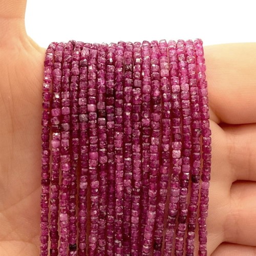 Rubin Ciemny / kostka fasetowana / ok. 2x2mm