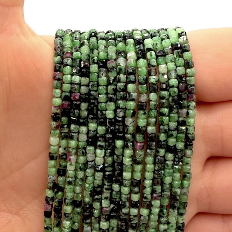 Zoisyt / kostka fasetowana / ok. 2x2mm