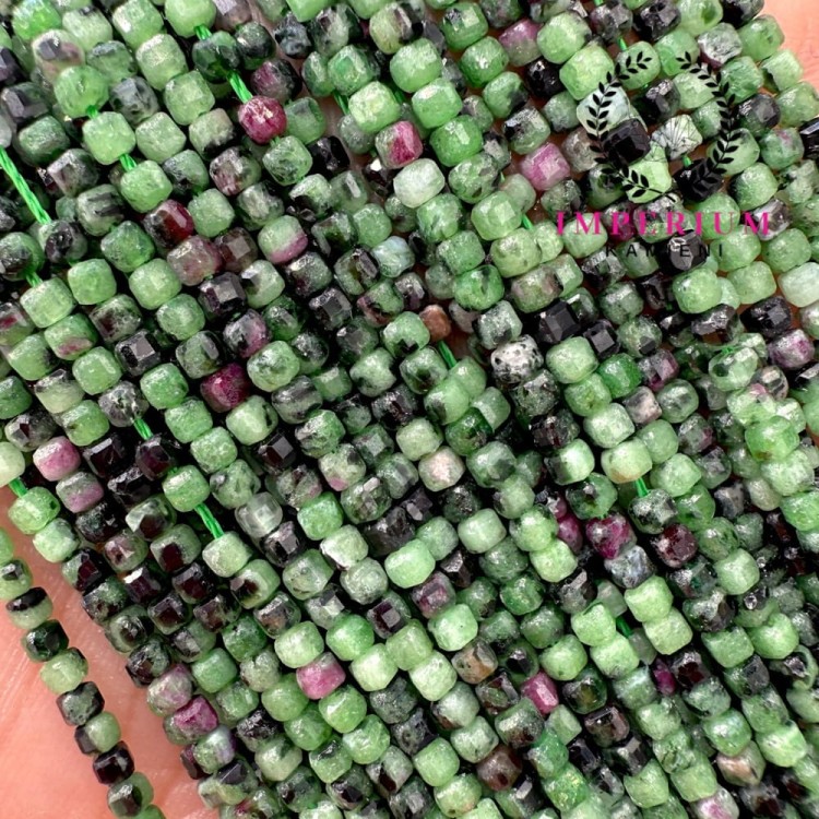 Zoisyt / kostka fasetowana / ok. 2x2mm