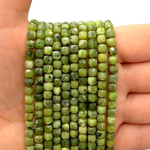 Jadeit Kanadyjski / kostka fasetowana / ok. 4x4mm