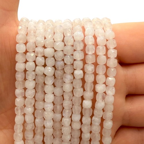 Kamień Księżycowy jasny / kostka fasetowana / ok. 4x4mm