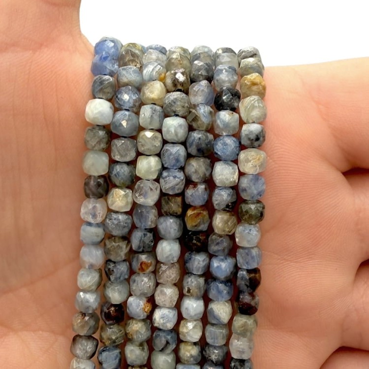 Kyanit / kostka fasetowana / ok. 4x4mm