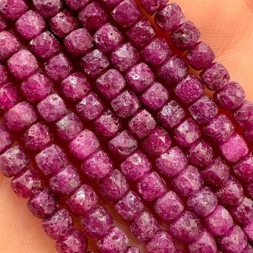 Rubin Ciemny / kostka fasetowana / ok. 4x4mm