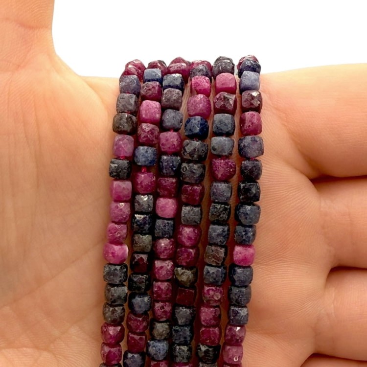 Rubin + Szafir / kostka fasetowana / ok. 4x4mm