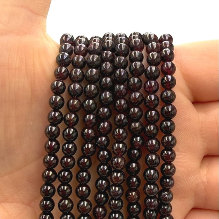 Granat / kulka gładka / ok. 4mm