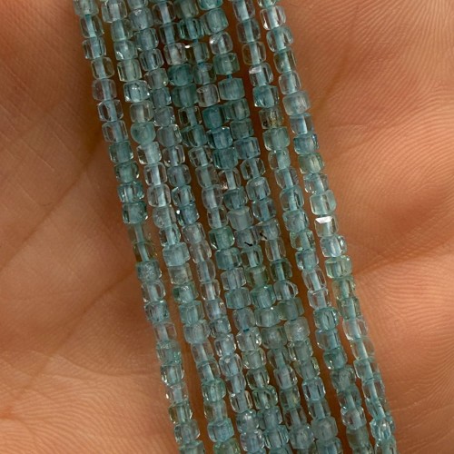 Apatyt Morski/ kostka fasetowana / ok. 2x2mm