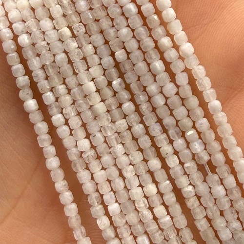 Kamień Księżycowy / kostka fasetowana / ok. 2x2mm