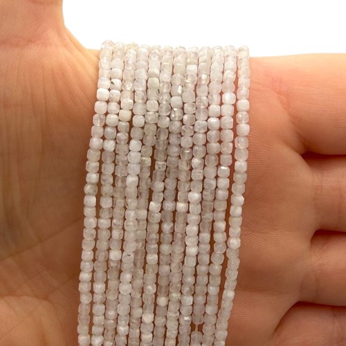 Kamień Księżycowy / kostka fasetowana / ok. 2x2mm