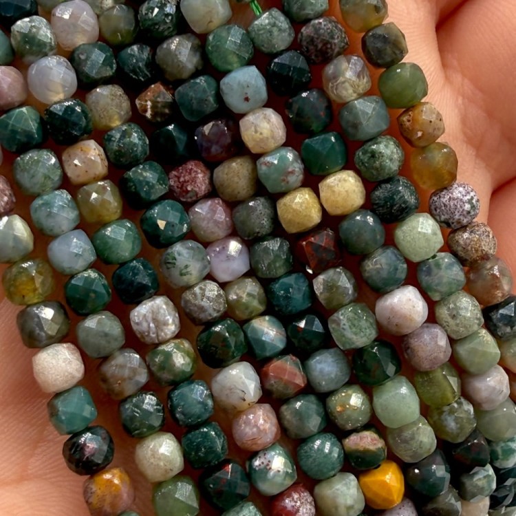 Agat Indyjski / kostka fasetowana / ok. 4x4mm
