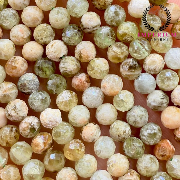Granat Zielony jasny / kulka fasetowana / ok. 4mm
