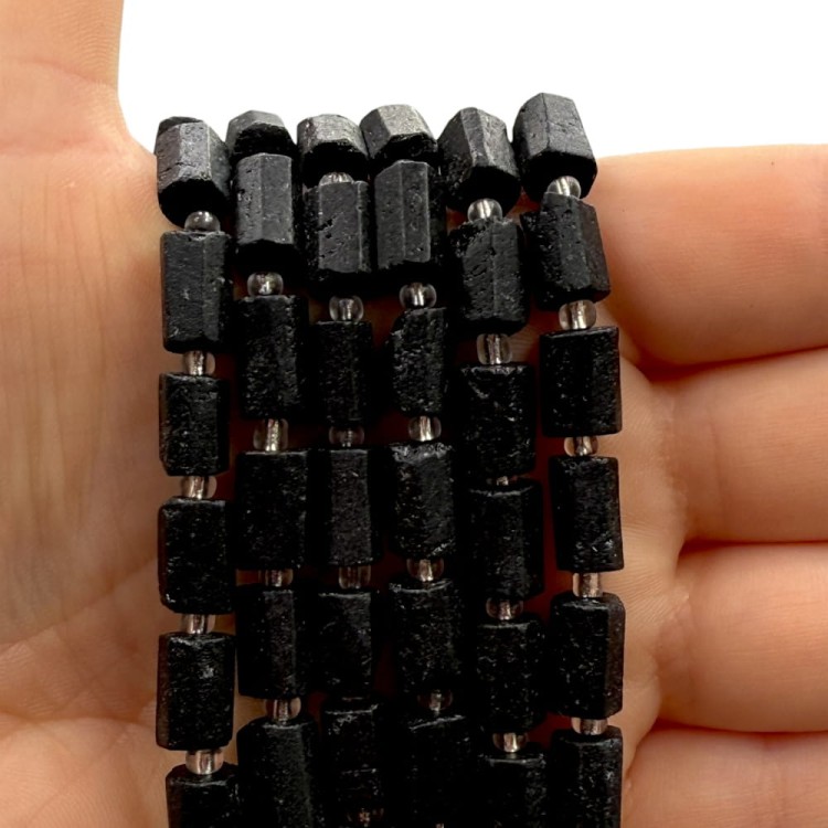 Turmalin Czarny / walec surowy / ok. 6x9 mm